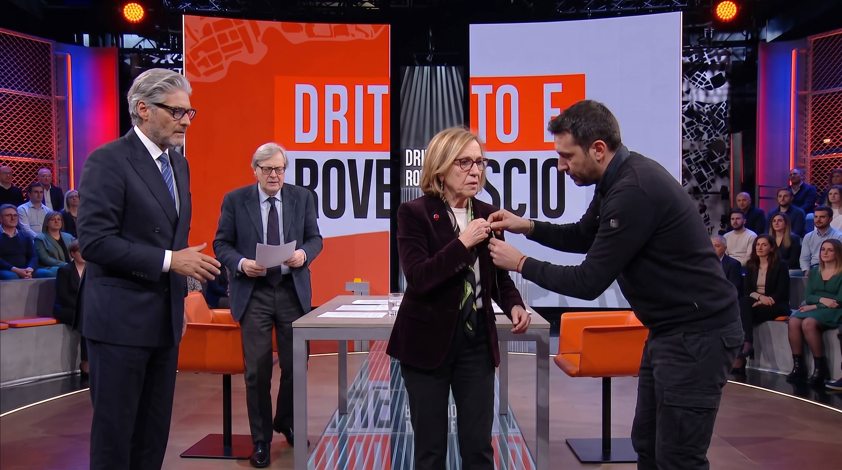 Elsa Fornero si toglie il microfono e lascia lo studio
